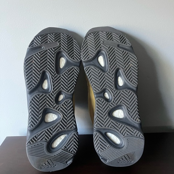 Yezzy Boost 700 - Honey Flux - Picture 4 of 5